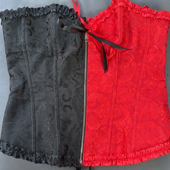 Black and red corset - Picture 5 of 9